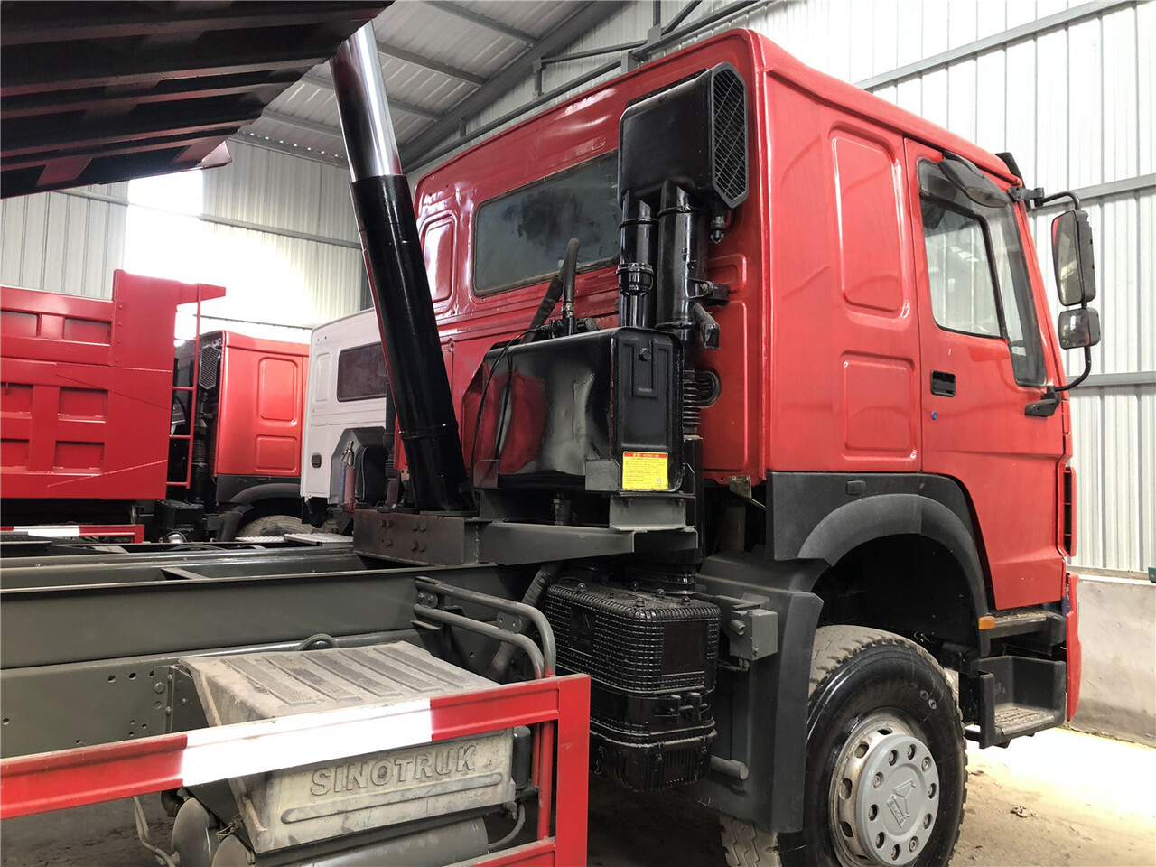 SINOTRUK Howo Dump truck 371 - Kippiauto kuorma-auto: kuva SINOTRUK Howo Dump truck 371 - Kippiauto kuorma-auto SINOTRUK Howo Dump truck 371 - Kippiauto kuorma-auto: kuva SINOTRUK Howo Dump truck 371 - Kippiauto kuorma-auto