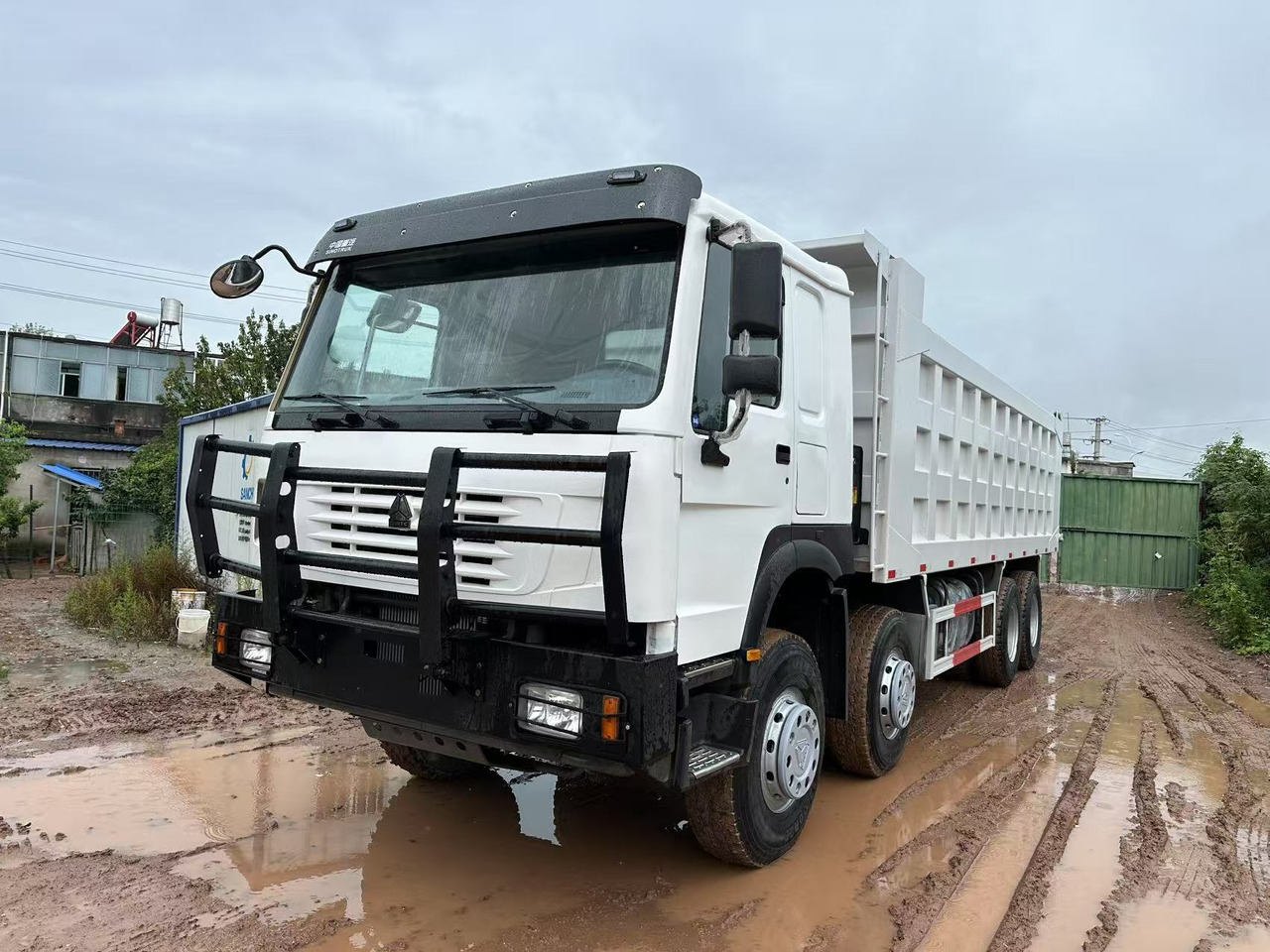 Sinotruk HOWO 371hp 8x4 tipper truck - Kippiauto kuorma-auto: kuva Sinotruk HOWO 371hp 8x4 tipper truck - Kippiauto kuorma-auto Sinotruk HOWO 371hp 8x4 tipper truck - Kippiauto kuorma-auto: kuva Sinotruk HOWO 371hp 8x4 tipper truck - Kippiauto kuorma-auto