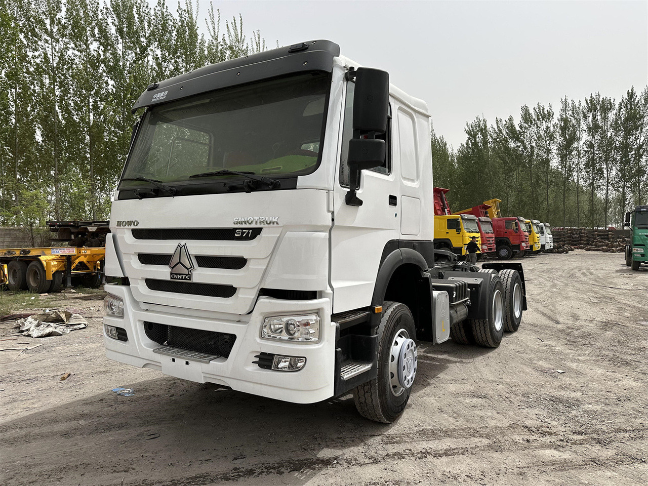 SINOTRUK Howo 371 Truck Head - Vetopöytäauto: kuva SINOTRUK Howo 371 Truck Head - Vetopöytäauto SINOTRUK Howo 371 Truck Head - Vetopöytäauto: kuva SINOTRUK Howo 371 Truck Head - Vetopöytäauto
