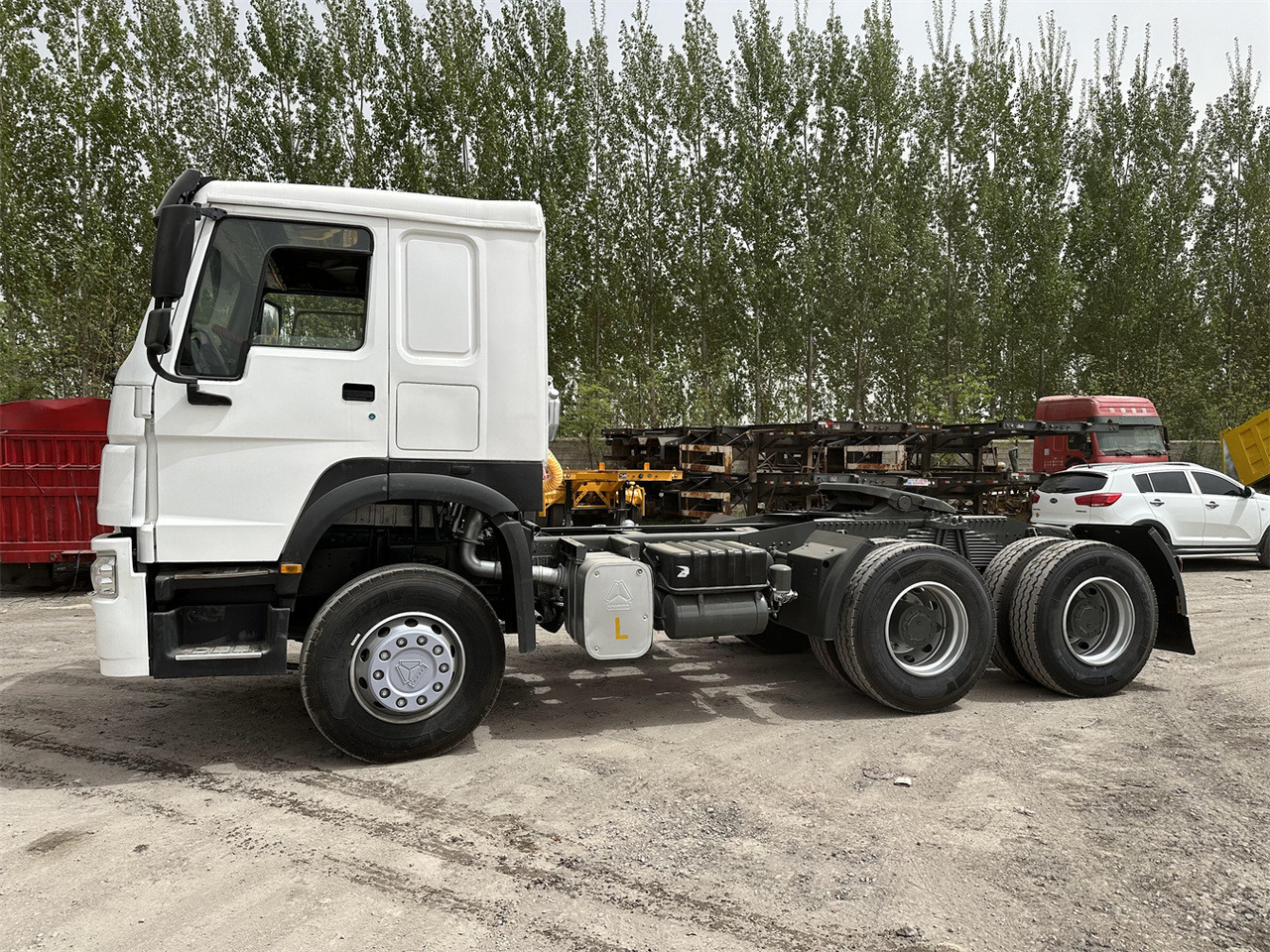 SINOTRUK Howo 371 Truck Head - Vetopöytäauto: kuva SINOTRUK Howo 371 Truck Head - Vetopöytäauto SINOTRUK Howo 371 Truck Head - Vetopöytäauto: kuva SINOTRUK Howo 371 Truck Head - Vetopöytäauto