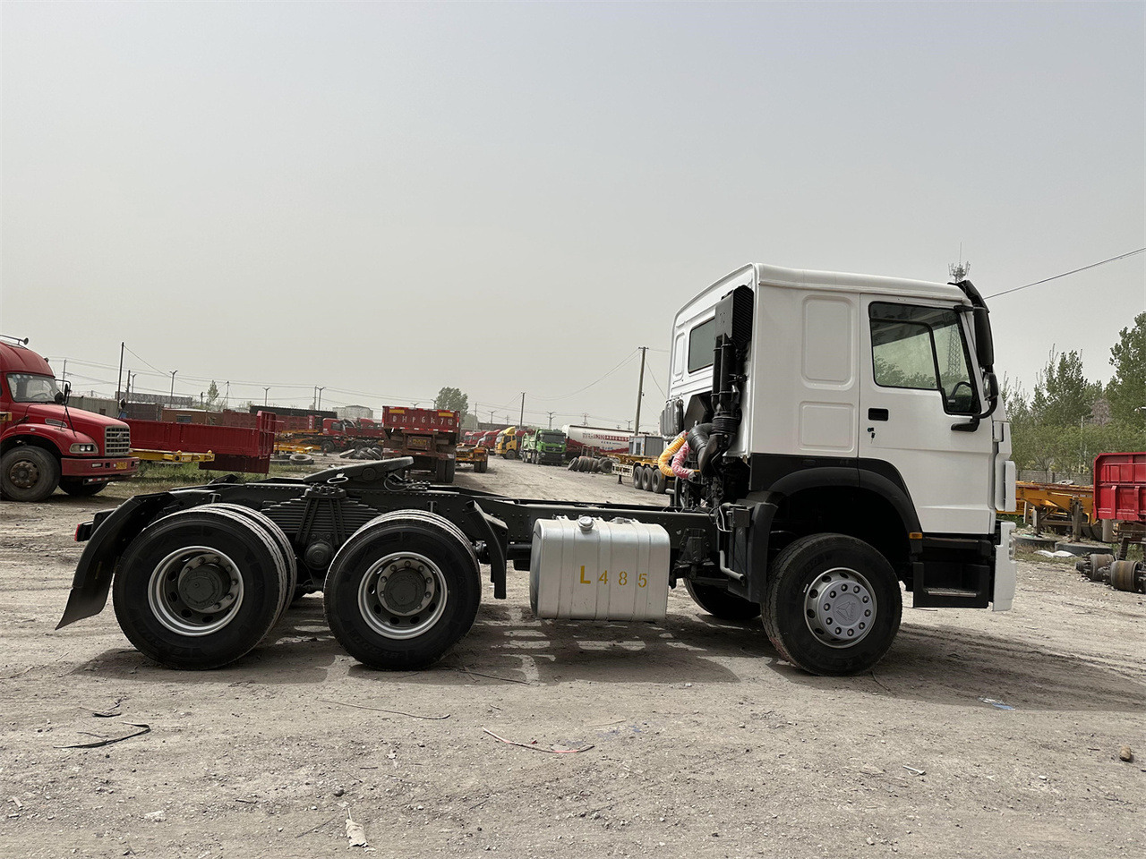 SINOTRUK Howo 371 Truck Head - Vetopöytäauto: kuva SINOTRUK Howo 371 Truck Head - Vetopöytäauto SINOTRUK Howo 371 Truck Head - Vetopöytäauto: kuva SINOTRUK Howo 371 Truck Head - Vetopöytäauto