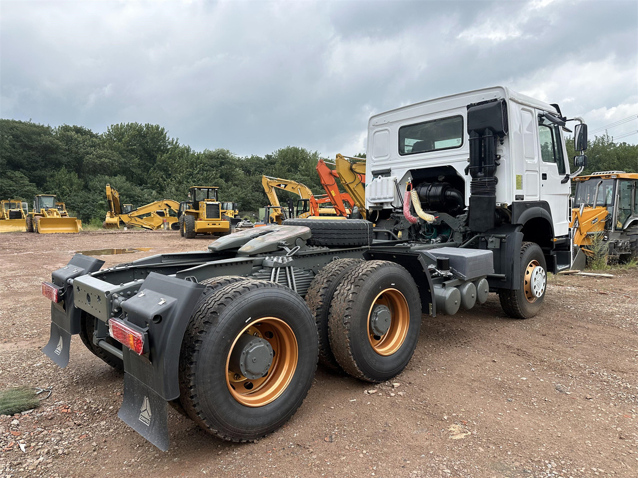 SINOTRUK Howo tractor unit 420hp - Vetopöytäauto: kuva SINOTRUK Howo tractor unit 420hp - Vetopöytäauto SINOTRUK Howo tractor unit 420hp - Vetopöytäauto: kuva SINOTRUK Howo tractor unit 420hp - Vetopöytäauto