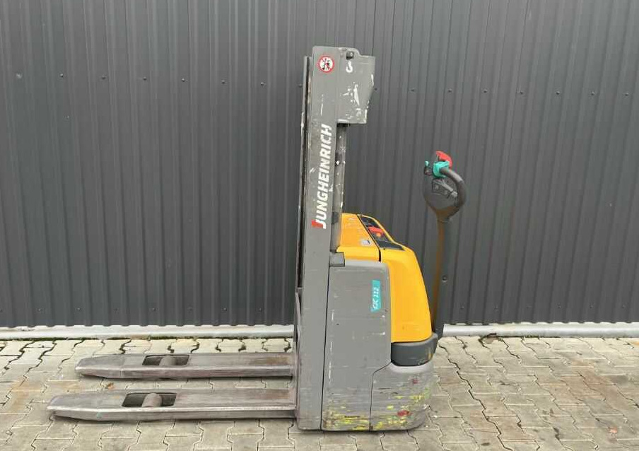 Jungheinrich EJC112 - Pinoamistrukki: kuva Jungheinrich EJC112 - Pinoamistrukki Jungheinrich EJC112 - Pinoamistrukki: kuva Jungheinrich EJC112 - Pinoamistrukki