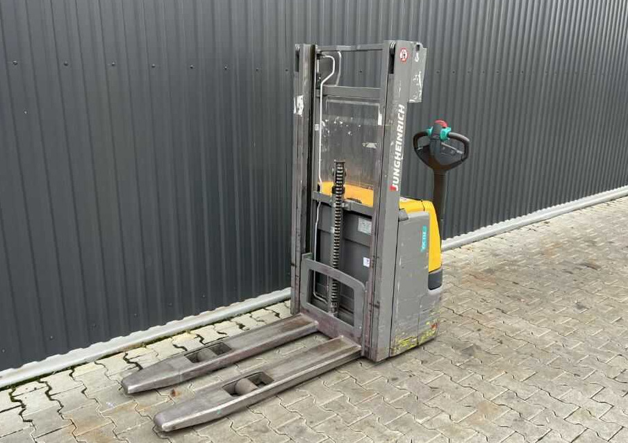 Jungheinrich EJC112 - Pinoamistrukki: kuva Jungheinrich EJC112 - Pinoamistrukki Jungheinrich EJC112 - Pinoamistrukki: kuva Jungheinrich EJC112 - Pinoamistrukki