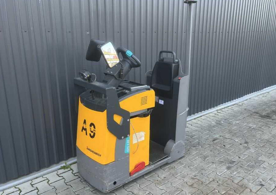 Jungheinrich EZS130 - Vetotrukki: kuva Jungheinrich EZS130 - Vetotrukki Jungheinrich EZS130 - Vetotrukki: kuva Jungheinrich EZS130 - Vetotrukki