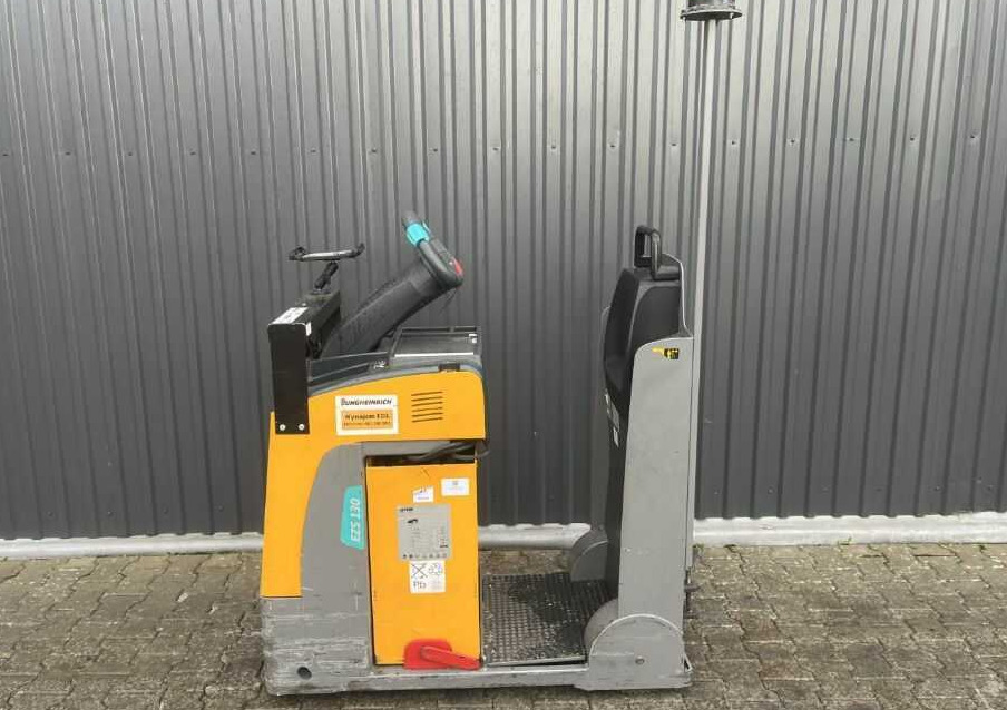 Jungheinrich EZS130 - Vetotrukki: kuva Jungheinrich EZS130 - Vetotrukki Jungheinrich EZS130 - Vetotrukki: kuva Jungheinrich EZS130 - Vetotrukki