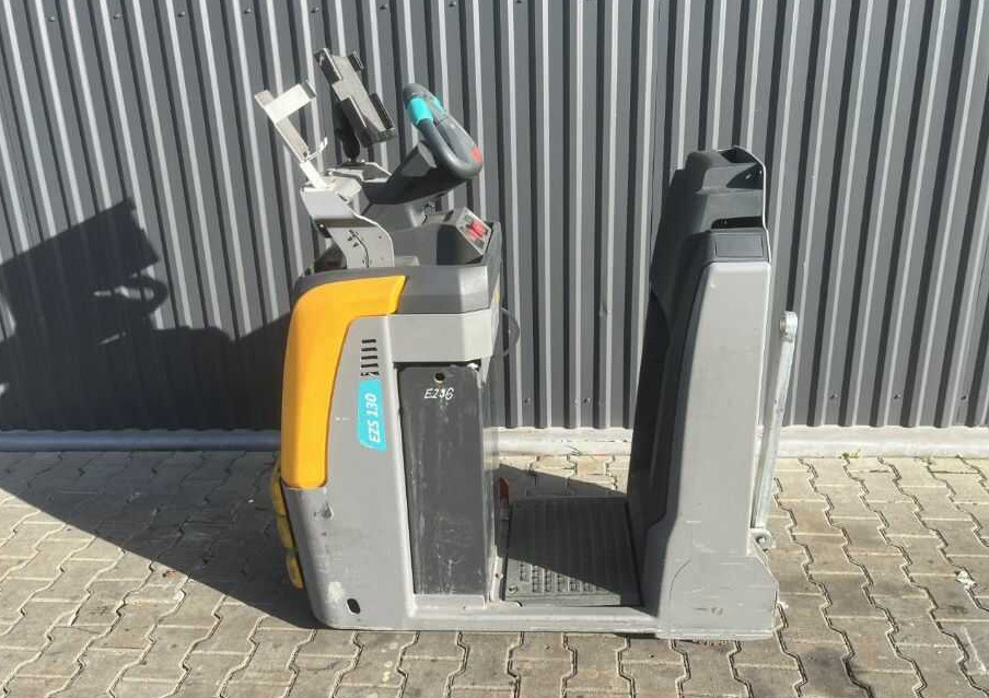 Jungheinrich EZS130 - Vetotrukki: kuva Jungheinrich EZS130 - Vetotrukki Jungheinrich EZS130 - Vetotrukki: kuva Jungheinrich EZS130 - Vetotrukki