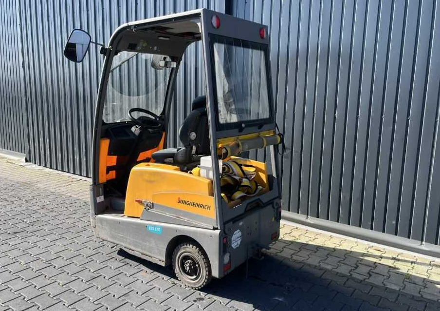 Jungheinrich EZS570 - Vetotrukki: kuva Jungheinrich EZS570 - Vetotrukki Jungheinrich EZS570 - Vetotrukki: kuva Jungheinrich EZS570 - Vetotrukki