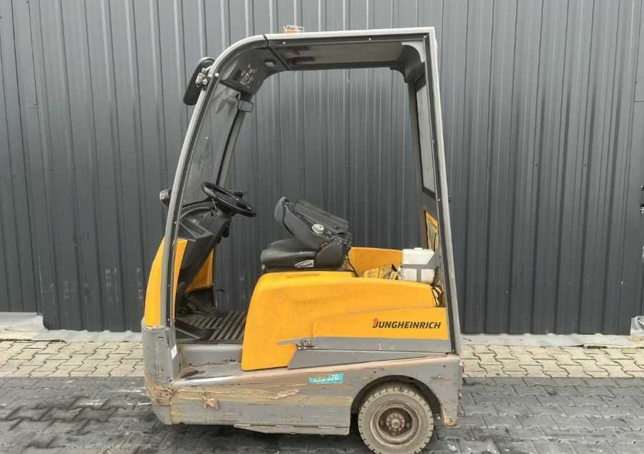 Jungheinrich EZS570 - Vetotrukki: kuva Jungheinrich EZS570 - Vetotrukki Jungheinrich EZS570 - Vetotrukki: kuva Jungheinrich EZS570 - Vetotrukki