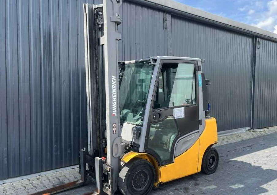 Jungheinrich TFG425s - Kaasutrukki: kuva Jungheinrich TFG425s - Kaasutrukki Jungheinrich TFG425s - Kaasutrukki: kuva Jungheinrich TFG425s - Kaasutrukki