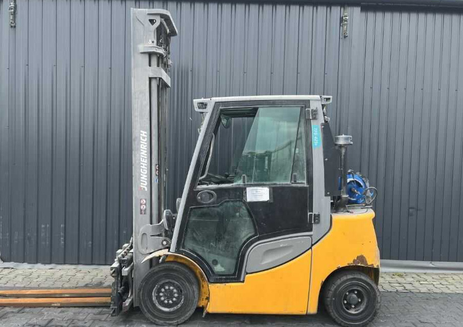 Jungheinrich TFG425s - Kaasutrukki: kuva Jungheinrich TFG425s - Kaasutrukki Jungheinrich TFG425s - Kaasutrukki: kuva Jungheinrich TFG425s - Kaasutrukki