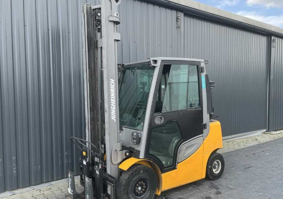 Jungheinrich TFG425s - Kaasutrukki: kuva Jungheinrich TFG425s - Kaasutrukki Jungheinrich TFG425s - Kaasutrukki: kuva Jungheinrich TFG425s - Kaasutrukki
