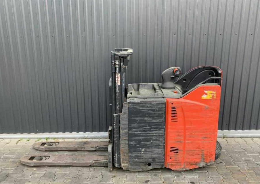 Linde D12SP - Haarukkavaunu: kuva Linde D12SP - Haarukkavaunu Linde D12SP - Haarukkavaunu: kuva Linde D12SP - Haarukkavaunu