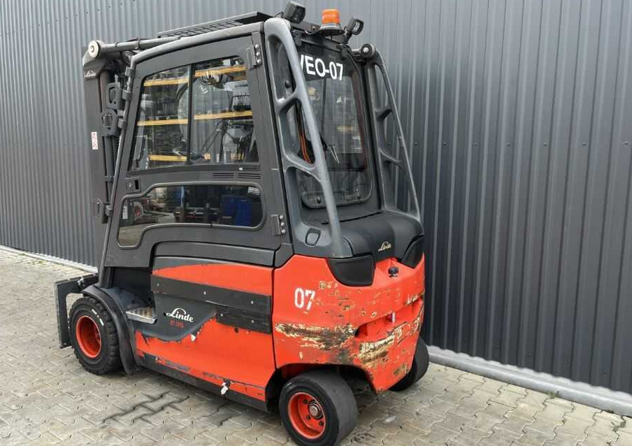 Linde E35HL-01 - Sähkötrukki: kuva Linde E35HL-01 - Sähkötrukki Linde E35HL-01 - Sähkötrukki: kuva Linde E35HL-01 - Sähkötrukki