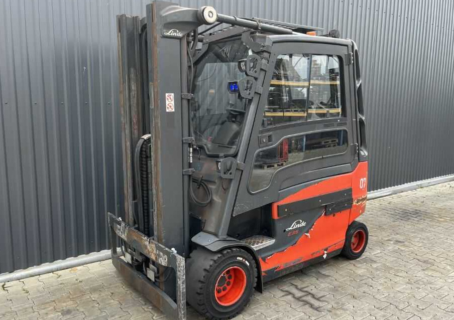 Linde E35HL-01 - Sähkötrukki: kuva Linde E35HL-01 - Sähkötrukki Linde E35HL-01 - Sähkötrukki: kuva Linde E35HL-01 - Sähkötrukki