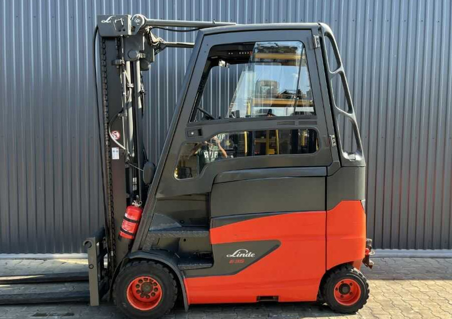 Linde E35HL-01 - Sähkötrukki: kuva Linde E35HL-01 - Sähkötrukki Linde E35HL-01 - Sähkötrukki: kuva Linde E35HL-01 - Sähkötrukki