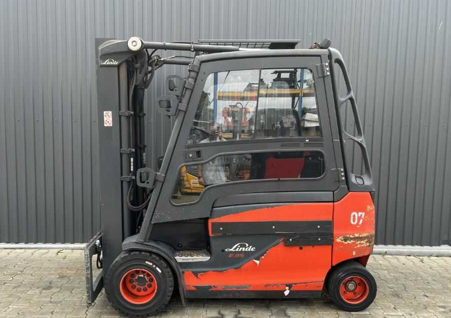 Linde E35HL-01 - Sähkötrukki: kuva Linde E35HL-01 - Sähkötrukki Linde E35HL-01 - Sähkötrukki: kuva Linde E35HL-01 - Sähkötrukki