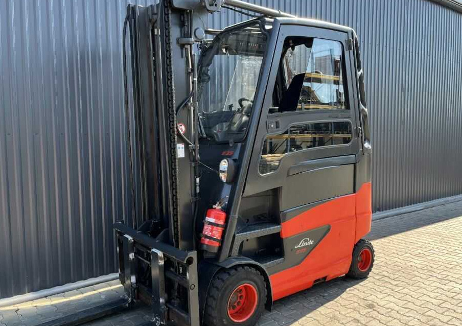 Linde E35HL-01 - Sähkötrukki: kuva Linde E35HL-01 - Sähkötrukki Linde E35HL-01 - Sähkötrukki: kuva Linde E35HL-01 - Sähkötrukki