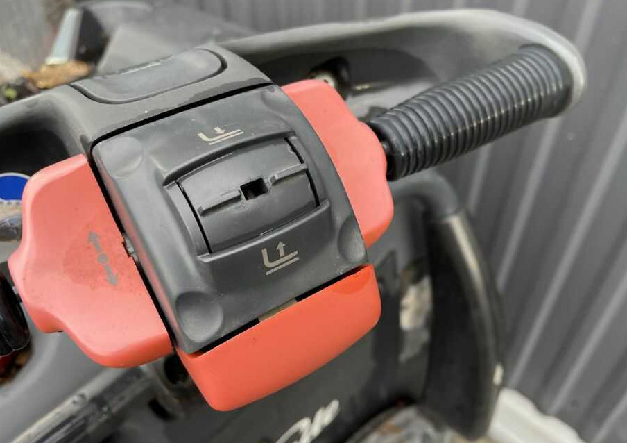 Pinoamistrukki Linde L12AP: kuva Pinoamistrukki Linde L12AP Pinoamistrukki Linde L12AP: kuva Pinoamistrukki Linde L12AP