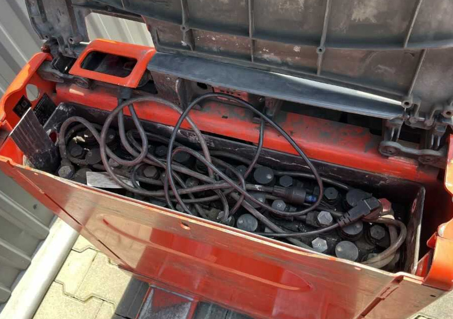 Linde T16 - Haarukkavaunu: kuva Linde T16 - Haarukkavaunu Linde T16 - Haarukkavaunu: kuva Linde T16 - Haarukkavaunu