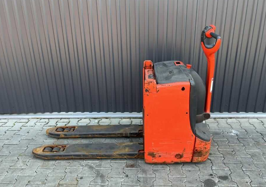 Linde T16L - Haarukkavaunu: kuva Linde T16L - Haarukkavaunu Linde T16L - Haarukkavaunu: kuva Linde T16L - Haarukkavaunu
