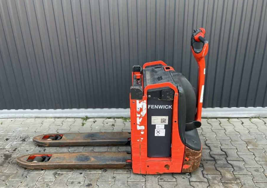 Linde T16L - Haarukkavaunu: kuva Linde T16L - Haarukkavaunu Linde T16L - Haarukkavaunu: kuva Linde T16L - Haarukkavaunu
