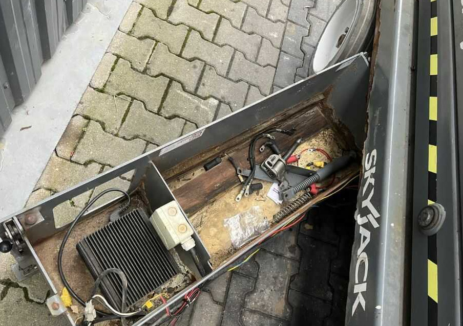 Skyjack SJ III 4626 - Saksilava: kuva Skyjack SJ III 4626 - Saksilava Skyjack SJ III 4626 - Saksilava: kuva Skyjack SJ III 4626 - Saksilava