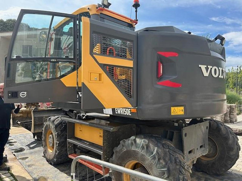 Volvo EWR150E - Pyöräalustainen kaivinkone: kuva Volvo EWR150E - Pyöräalustainen kaivinkone Volvo EWR150E - Pyöräalustainen kaivinkone: kuva Volvo EWR150E - Pyöräalustainen kaivinkone