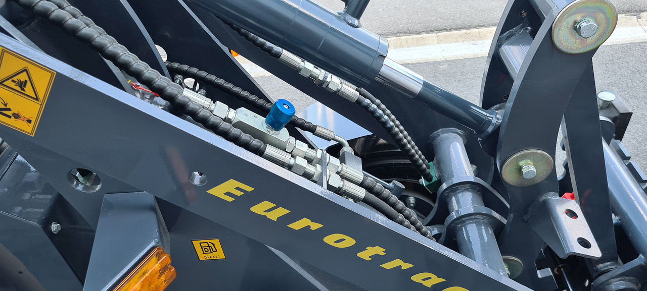 Eurotrac W10 Radlader Hoflader - Pienkuormaaja: kuva Eurotrac W10 Radlader Hoflader - Pienkuormaaja Eurotrac W10 Radlader Hoflader - Pienkuormaaja: kuva Eurotrac W10 Radlader Hoflader - Pienkuormaaja