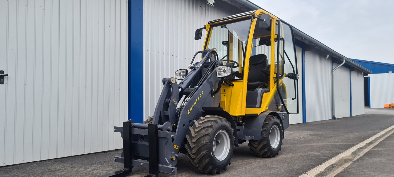 Eurotrac W11 Radlader Hoflader - Pienkuormaaja: kuva Eurotrac W11 Radlader Hoflader - Pienkuormaaja Eurotrac W11 Radlader Hoflader - Pienkuormaaja: kuva Eurotrac W11 Radlader Hoflader - Pienkuormaaja