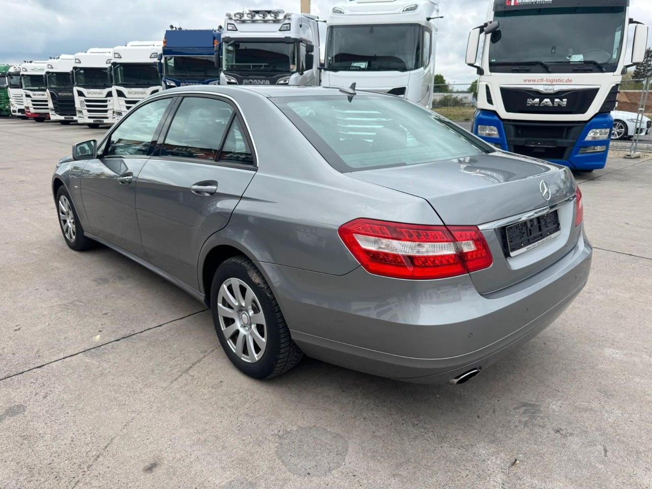 Mercedes-Benz E 200 CGI * PDC VORNE UND HINTEN * 2. HAND * - Sedan: kuva Mercedes-Benz E 200 CGI * PDC VORNE UND HINTEN * 2. HAND * - Sedan Mercedes-Benz E 200 CGI * PDC VORNE UND HINTEN * 2. HAND * - Sedan: kuva Mercedes-Benz E 200 CGI * PDC VORNE UND HINTEN * 2. HAND * - Sedan