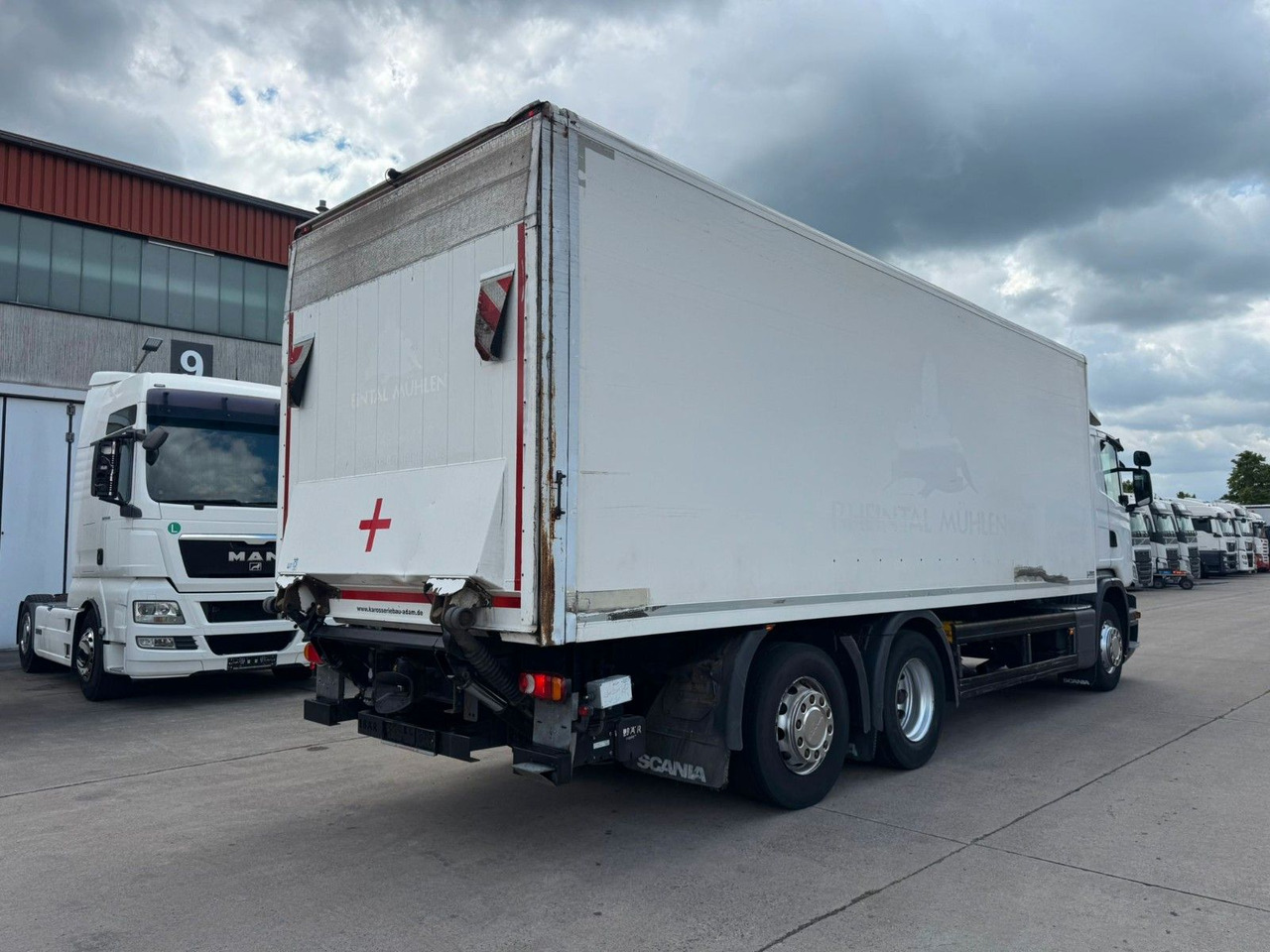Scania P 380 * KOFFER * LBW 3 TON * LENK / LIFTACHSE * - Umpikori kuorma-auto: kuva Scania P 380 * KOFFER * LBW 3 TON * LENK / LIFTACHSE * - Umpikori kuorma-auto Scania P 380 * KOFFER * LBW 3 TON * LENK / LIFTACHSE * - Umpikori kuorma-auto: kuva Scania P 380 * KOFFER * LBW 3 TON * LENK / LIFTACHSE * - Umpikori kuorma-auto