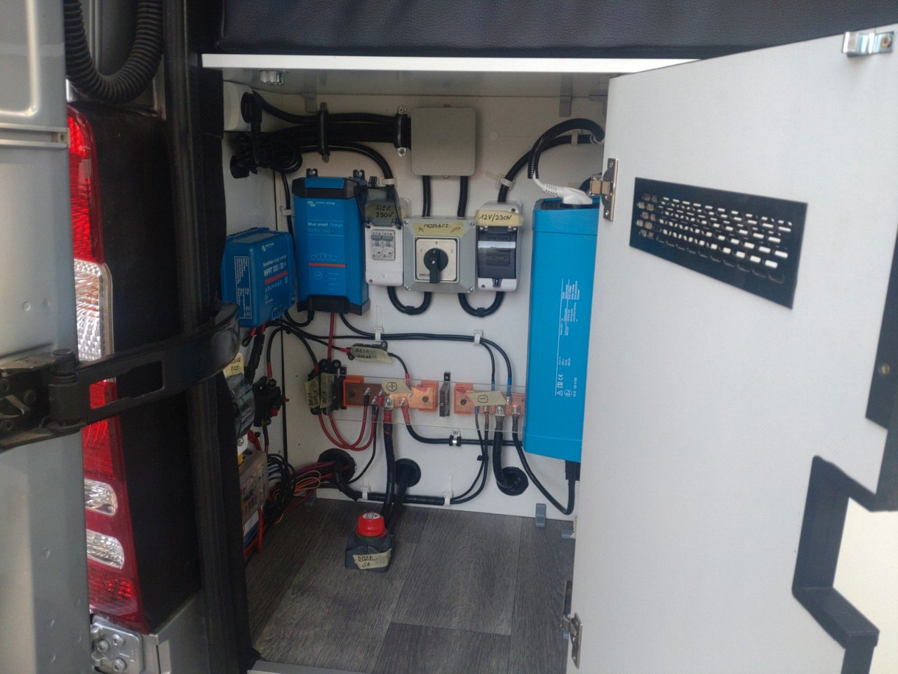 Leasing  Mercedes-Benz Sprinter 3,5t  Solar / Dusche / WC Mercedes-Benz Sprinter 3,5t  Solar / Dusche / WC: kuva Leasing  Mercedes-Benz Sprinter 3,5t  Solar / Dusche / WC Mercedes-Benz Sprinter 3,5t  Solar / Dusche / WC