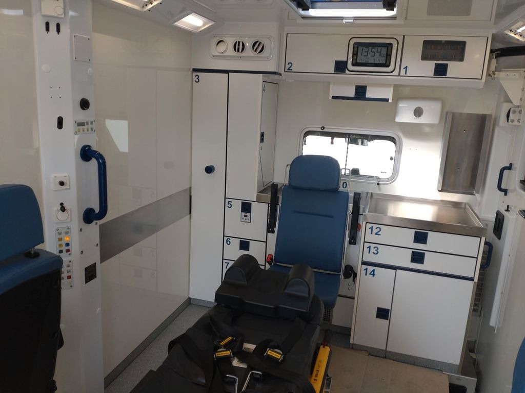 Mercedes-Benz Sprinter 519 / ATM 0km 4x on Stock - Ambulanssi: kuva Mercedes-Benz Sprinter 519 / ATM 0km 4x on Stock - Ambulanssi Mercedes-Benz Sprinter 519 / ATM 0km 4x on Stock - Ambulanssi: kuva Mercedes-Benz Sprinter 519 / ATM 0km 4x on Stock - Ambulanssi