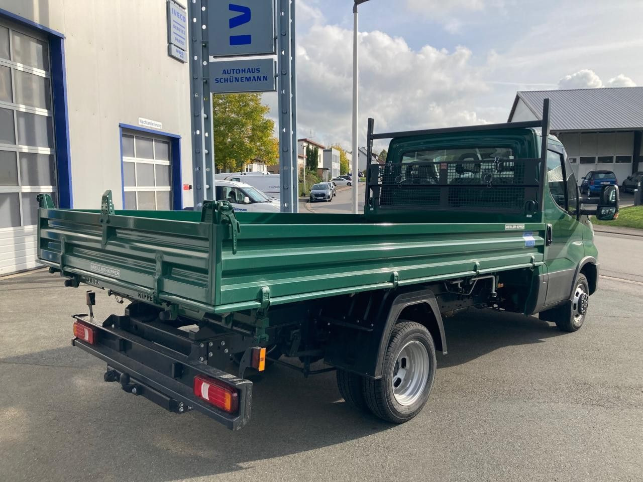 Iveco Daily 50C18H Iveco Daily 50C18H Euro6 Klima AHK ZV - Kippilava-auto: kuva Iveco Daily 50C18H Iveco Daily 50C18H Euro6 Klima AHK ZV - Kippilava-auto Iveco Daily 50C18H Iveco Daily 50C18H Euro6 Klima AHK ZV - Kippilava-auto: kuva Iveco Daily 50C18H Iveco Daily 50C18H Euro6 Klima AHK ZV - Kippilava-auto