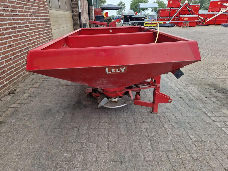 Lely - Lannoitteenlevitin: kuva Lely - Lannoitteenlevitin Lely - Lannoitteenlevitin: kuva Lely - Lannoitteenlevitin