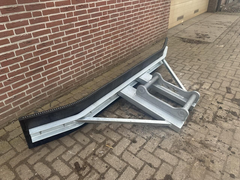 Rubber schuif met S60 aansluiting - Nieuw - Maanmuokkauskone: kuva Rubber schuif met S60 aansluiting - Nieuw - Maanmuokkauskone Rubber schuif met S60 aansluiting - Nieuw - Maanmuokkauskone: kuva Rubber schuif met S60 aansluiting - Nieuw - Maanmuokkauskone