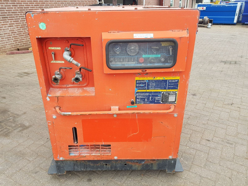 Schroef compressor - Ilmakompressori: kuva Schroef compressor - Ilmakompressori Schroef compressor - Ilmakompressori: kuva Schroef compressor - Ilmakompressori