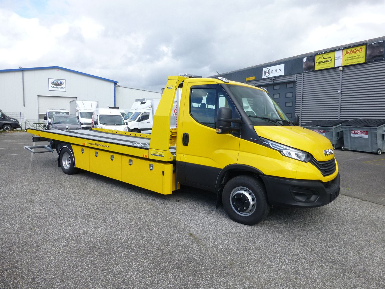 Iveco DAILY 72C18 Schiebeplateu Luftfed Navi Hubbrille - Hinausauto: kuva Iveco DAILY 72C18 Schiebeplateu Luftfed Navi Hubbrille - Hinausauto Iveco DAILY 72C18 Schiebeplateu Luftfed Navi Hubbrille - Hinausauto: kuva Iveco DAILY 72C18 Schiebeplateu Luftfed Navi Hubbrille - Hinausauto