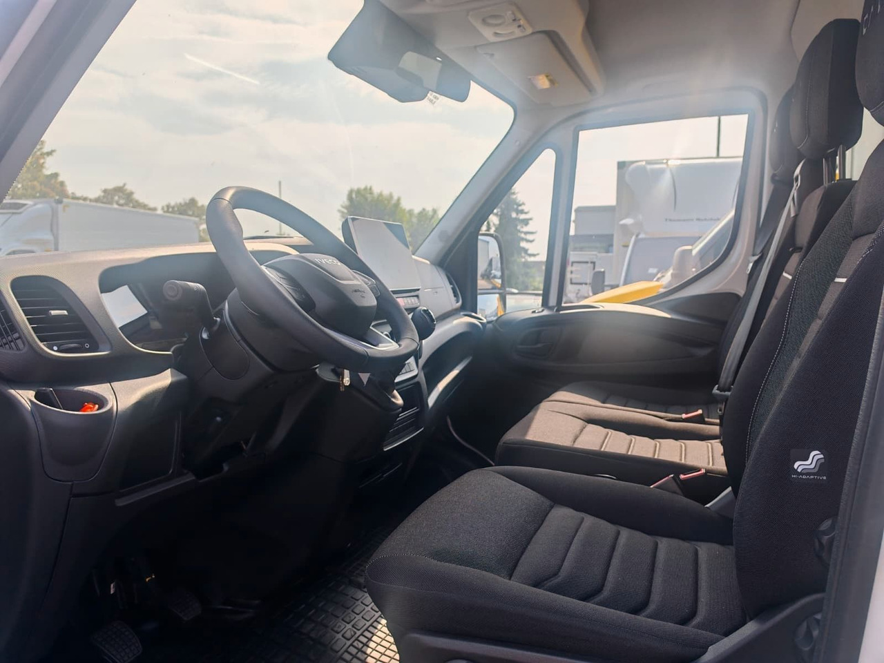 Iveco Daily 35S18 Koffer + LBW Navi/ACC Tempomat - Jakeluauto: kuva Iveco Daily 35S18 Koffer + LBW Navi/ACC Tempomat - Jakeluauto Iveco Daily 35S18 Koffer + LBW Navi/ACC Tempomat - Jakeluauto: kuva Iveco Daily 35S18 Koffer + LBW Navi/ACC Tempomat - Jakeluauto