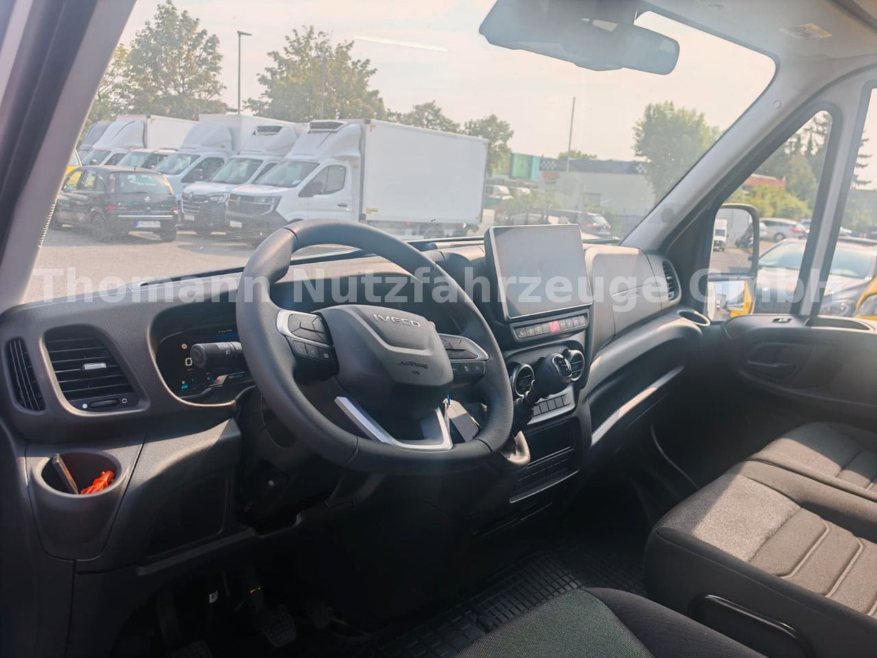 Iveco Daily 35S18 Koffer + LBW Navi/ACC Tempomat - Jakeluauto: kuva Iveco Daily 35S18 Koffer + LBW Navi/ACC Tempomat - Jakeluauto Iveco Daily 35S18 Koffer + LBW Navi/ACC Tempomat - Jakeluauto: kuva Iveco Daily 35S18 Koffer + LBW Navi/ACC Tempomat - Jakeluauto