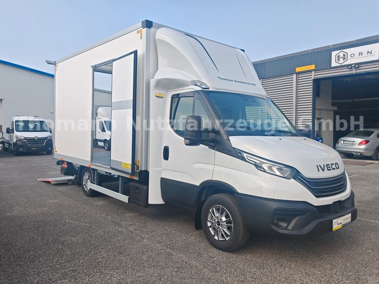 Iveco Daily 35S18 Koffer + LBW Navi/ACC Tempomat - Jakeluauto: kuva Iveco Daily 35S18 Koffer + LBW Navi/ACC Tempomat - Jakeluauto Iveco Daily 35S18 Koffer + LBW Navi/ACC Tempomat - Jakeluauto: kuva Iveco Daily 35S18 Koffer + LBW Navi/ACC Tempomat - Jakeluauto