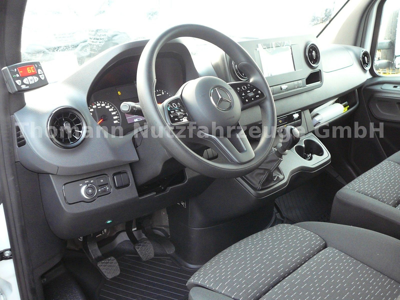 Kylmäauto Mercedes-Benz Sprinter 317 CDI Kühlkoffer Xarios 300 LBW: kuva Kylmäauto Mercedes-Benz Sprinter 317 CDI Kühlkoffer Xarios 300 LBW Kylmäauto Mercedes-Benz Sprinter 317 CDI Kühlkoffer Xarios 300 LBW: kuva Kylmäauto Mercedes-Benz Sprinter 317 CDI Kühlkoffer Xarios 300 LBW