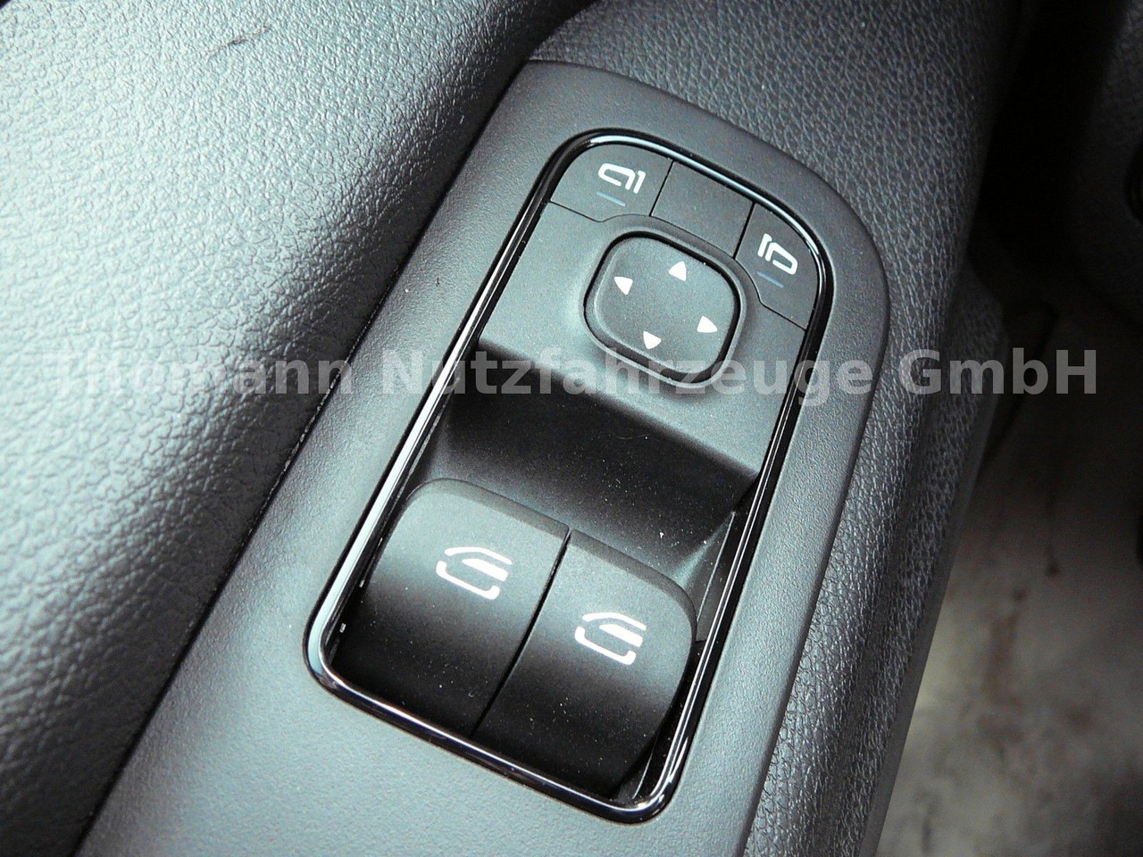 Kylmäauto Mercedes-Benz Sprinter 317 CDI Kühlkoffer Xarios 300 LBW: kuva Kylmäauto Mercedes-Benz Sprinter 317 CDI Kühlkoffer Xarios 300 LBW Kylmäauto Mercedes-Benz Sprinter 317 CDI Kühlkoffer Xarios 300 LBW: kuva Kylmäauto Mercedes-Benz Sprinter 317 CDI Kühlkoffer Xarios 300 LBW