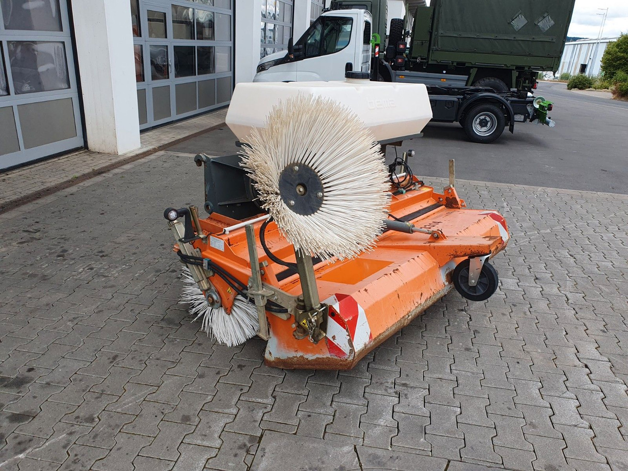 Bema 25 Dual Kehrmaschine / 2.050 mm / 2020 - Harjakone: kuva Bema 25 Dual Kehrmaschine / 2.050 mm / 2020 - Harjakone Bema 25 Dual Kehrmaschine / 2.050 mm / 2020 - Harjakone: kuva Bema 25 Dual Kehrmaschine / 2.050 mm / 2020 - Harjakone