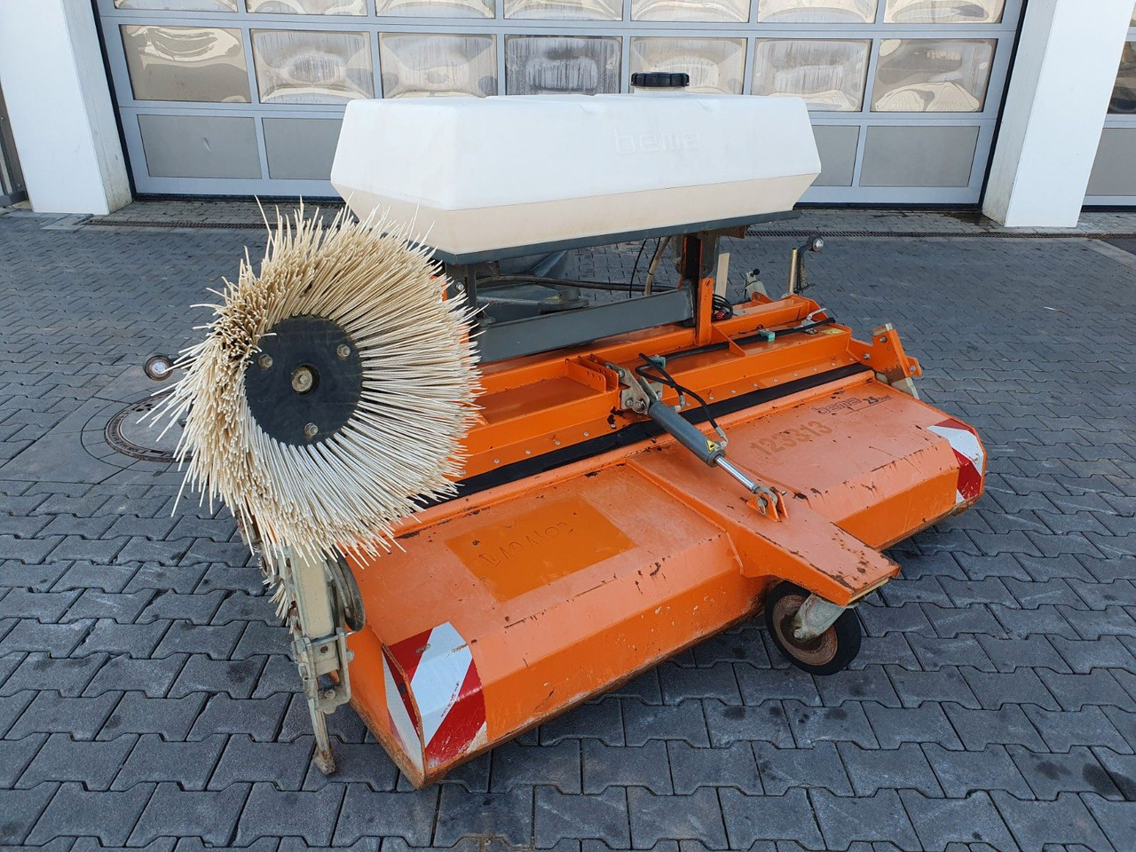 Bema 25 Dual Kehrmaschine / 2.050 mm / 2020 - Harjakone: kuva Bema 25 Dual Kehrmaschine / 2.050 mm / 2020 - Harjakone Bema 25 Dual Kehrmaschine / 2.050 mm / 2020 - Harjakone: kuva Bema 25 Dual Kehrmaschine / 2.050 mm / 2020 - Harjakone