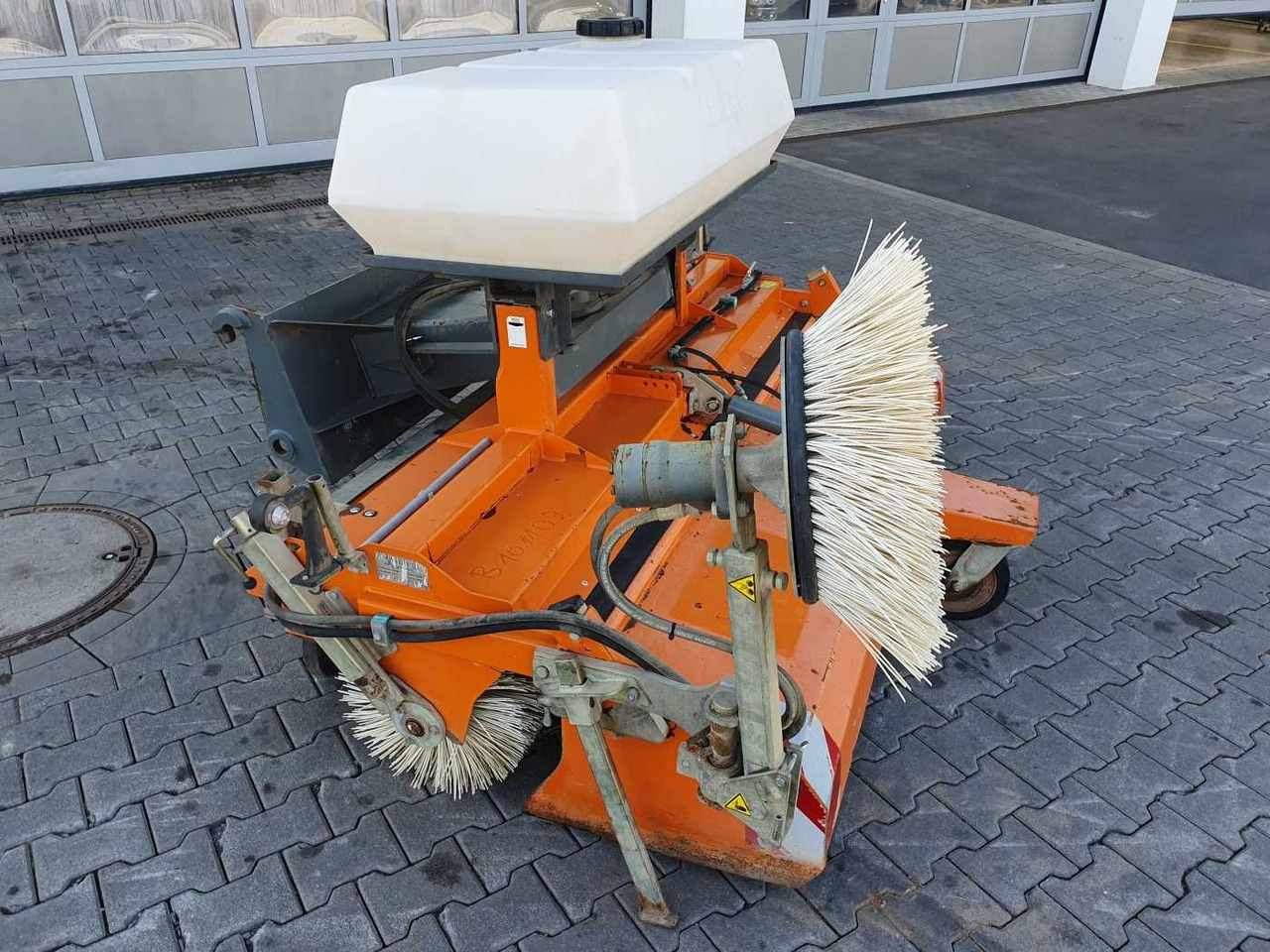 Bema 25 Dual Kehrmaschine / 2.050 mm / 2020 - Harjakone: kuva Bema 25 Dual Kehrmaschine / 2.050 mm / 2020 - Harjakone Bema 25 Dual Kehrmaschine / 2.050 mm / 2020 - Harjakone: kuva Bema 25 Dual Kehrmaschine / 2.050 mm / 2020 - Harjakone