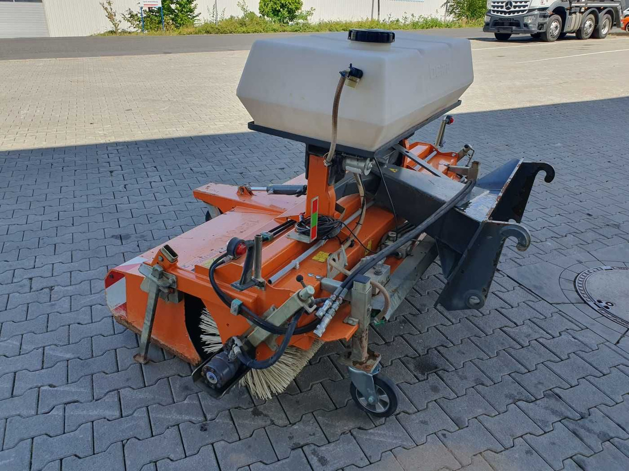 Bema 25 Dual Kehrmaschine / 2.050 mm / 2020 - Harjakone: kuva Bema 25 Dual Kehrmaschine / 2.050 mm / 2020 - Harjakone Bema 25 Dual Kehrmaschine / 2.050 mm / 2020 - Harjakone: kuva Bema 25 Dual Kehrmaschine / 2.050 mm / 2020 - Harjakone
