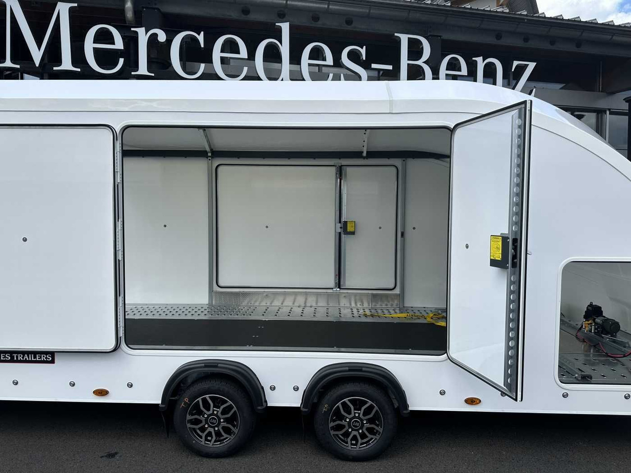 Brian James Race Sport Länge: 5,03 m / 3.000 kg - Kuljetin perävaunu: kuva Brian James Race Sport Länge: 5,03 m / 3.000 kg - Kuljetin perävaunu Brian James Race Sport Länge: 5,03 m / 3.000 kg - Kuljetin perävaunu: kuva Brian James Race Sport Länge: 5,03 m / 3.000 kg - Kuljetin perävaunu