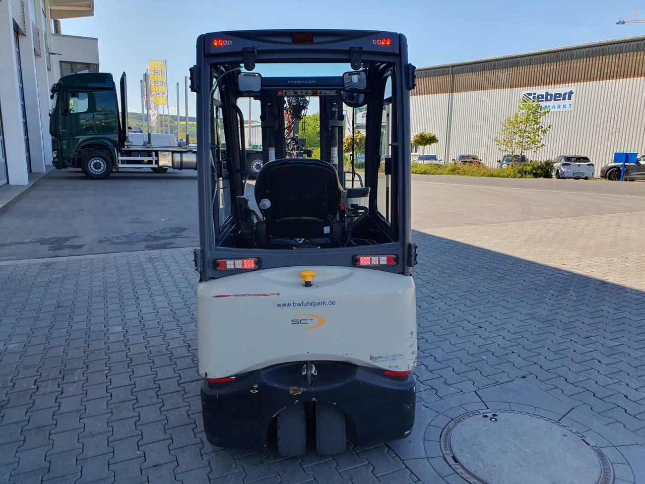 Crown SCT6020-1.3 /Triplex: 4.30m /Batterie 2020 - Sähkötrukki: kuva Crown SCT6020-1.3 /Triplex: 4.30m /Batterie 2020 - Sähkötrukki Crown SCT6020-1.3 /Triplex: 4.30m /Batterie 2020 - Sähkötrukki: kuva Crown SCT6020-1.3 /Triplex: 4.30m /Batterie 2020 - Sähkötrukki